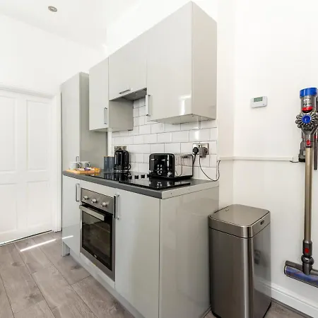 Tettenhall Lodge Apartment Wolverhampton Exterior photo