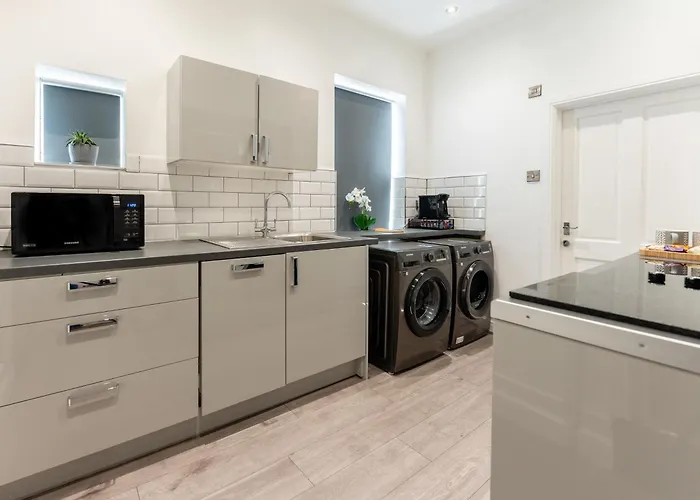 Tettenhall Lodge Apartment