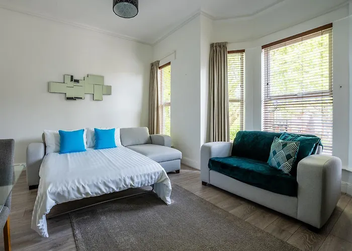 Tettenhall Lodge Apartment